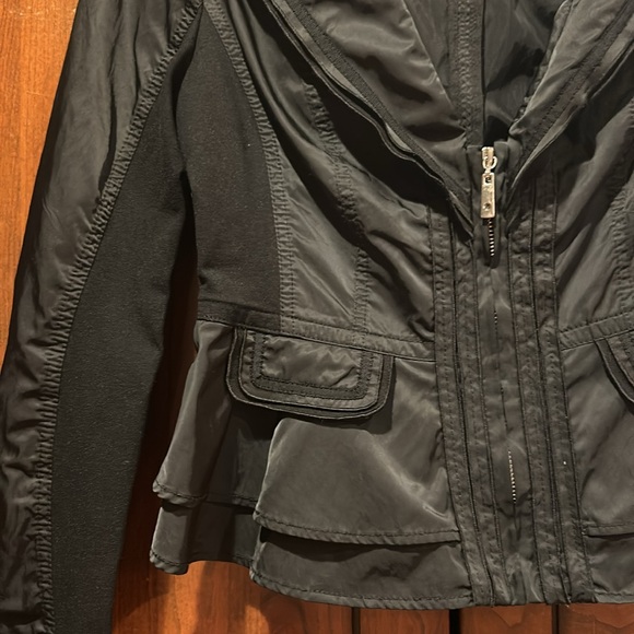 Women's WHBM Black Jacket Polyester And Spandex ruffled v neck GUC size 4 - Picture 3 of 5